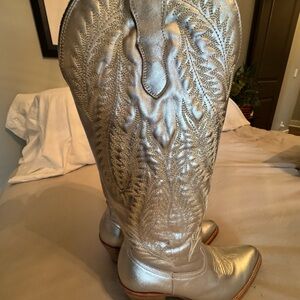 Corral Women's Silver Embroidered Boots